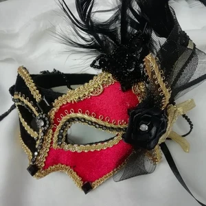 WOMENS MASQUERADE Mask Venetian black and red with feathers H14 - Picture 1 of 6
