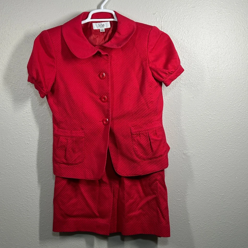 Conjunto de falda Le Suit para mujer Petite 6P roja texturizada botón manga abullonada chaqueta falda Foto 1 de 4