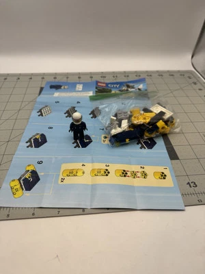 Retired Lego Set 30311 Lego City: Swamp Police Helicopter (100% Complete) - Image 1 of 4