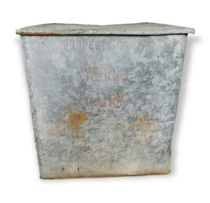 Caja de leche metálica galvanizada Neihoff de colección - enfriador de leche porche delantero dañado - Imagen 1 de 11