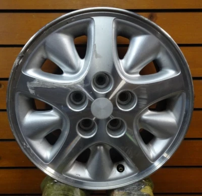 Llanta de 15" mecanizada OEM 2071 Dodge Grand Caravan Plymouth Voyager 1996-2000 Foto 1 de 4