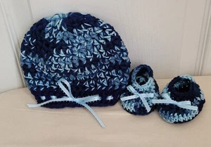 Newborn crochet cap and booties - Picture 1 of 5