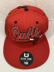 Chicago Bulls NBA Ultra Juego Fuente Cursiva Roja Ajustable Snapback Gorra Gorra - Imagen 1 de 7