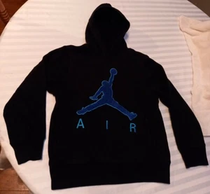 Air Jordan Youth (10-12 yrs) Medium Black Pullover Hoodie  - Picture 1 of 7