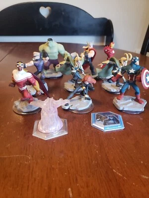 Lote de 9: Disney Infinity 2.0 Marvel Avengers Bundle + Power Disc & World Foto 1 de 4