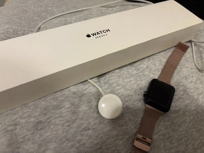 Apple Watch Series 3 30mm Cassa Nera Cinturino Rosa In Alluminio. - Immagine 1 di 2