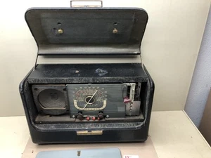 Zenith Trans-Oceanic Portable Radio - - R13 - Picture 1 of 16