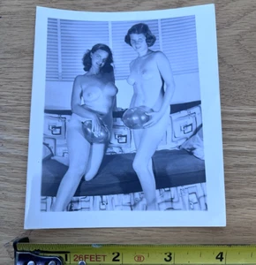 Foto d'epoca fotografia pin-up donne nude palloncino fetish 4x5" bianco e nero bruna - Foto 1 di 4