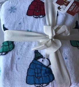 PEANUTS~PUFFER COAT Snoopy & Snowflakes~WINTER Soft Blanket~108” X 90"~KING~NEW - Picture 1 of 3