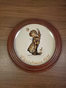 Vintage Hummel Christmas Plate 1971 Collector Series Sister Berta Wood Holder - Picture 1 of 6