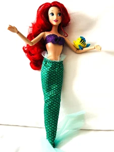 Disney Store ARIEL La Sirenetta Classica Bambola 11" e Flounder il Pesce - Foto 1 di 9