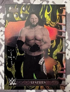 2025 Wwe Topps cromo cactus Jack Aj estilos refractor de llama negro y amarillo - Imagen 1 de 1