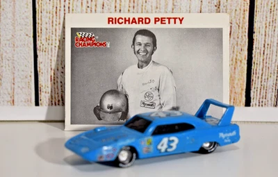 Coche diecast NASCAR Racing Champions 1/64 Richard Petty #43 Plymouth Superbird Foto 1 de 4