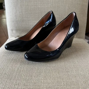 J. Crew Sylvia Pump Women Sz 7 Black Faux Patent Leather Slip On Wedge Heel Shoe - Picture 1 of 6