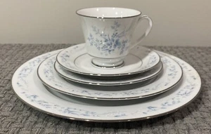 Five Piece Blue Carolyn 2693 Contemporary Fine China Noritake Place Setting - Picture 1 of 5