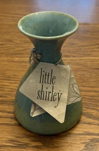 Vaso ceramica verde Little Shirley "Material Good" firmato Lauren Burman 4" bello! - Foto 1 di 7