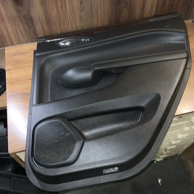 Panel de puerta de pasajero trasero 2010-2012. Cadillac Srx Foto 1 de 4