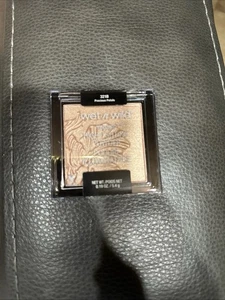 WET N WILD MegaGlo Highlighting Powder - Precious Petals 321B - Picture 1 of 2