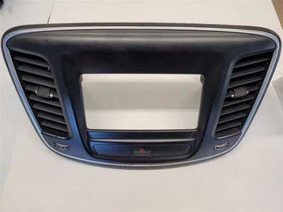 Chrysler 200 2015-2017 tablero radio bisel embellecedor con rejillas de ventilación con peligro 1YE58TRMAB Foto 1 de 4
