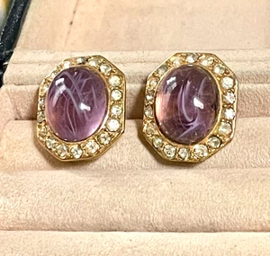 Vintage Ciner goldfarbene lila Wirbel Kunstglas Strass Ohrstecker B072 - Bild 1 von 8