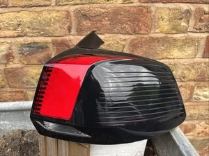Luz trasera derecha pasajero peugeot 5008 2017-21 original usada - Imagen 1 de 4
