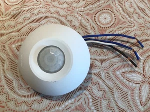 Leviton ODC0S-I1W, Indoor Motion Sensor, 120 VAC, 60 HZ, New, No box - Picture 1 of 8
