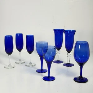 Vintage kobaltblaue Gläser - 8 Stück (4 Stile) - Wein Champagner Flöten - unbeschriftet - Bild 1 von 22