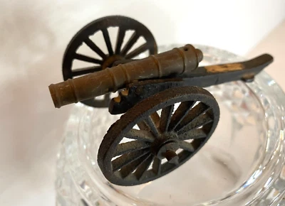 Canhão de artilharia vintage fundido e latão guerra civil campo miniatura 4,5" de comprimento - Imagem 1 de 4