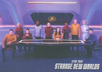 Tarjeta promocional Star Trek Strange New Worlds Temporada 2 P1 Capitán Lucio y tripulación Foto 1 de 4