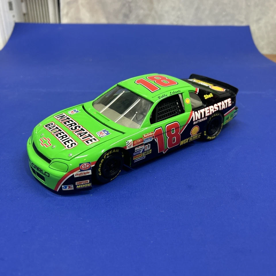 1991 Revell 1:24 Bobby Labonte #18 baterias interestaduais Chevrolet Monte Carlo - Imagem 1 de 4