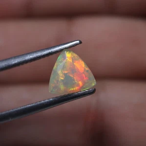 8 MM Trillion Cut 0.80 Cts Natural Top Grade Flashy Multi Fire Ethiopian Opal - Picture 1 of 10