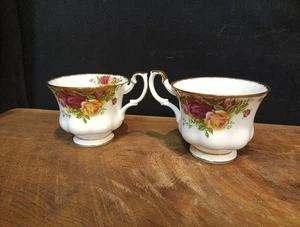 Royal Albert Old Country Roses Teacups  Set of 2 England 1962 - Picture 1 of 4