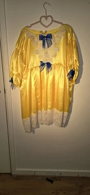 sissy Adulto Bebé Vestido Amarillo Satinado con Encaje 42 a 48 Pulgadas Pecho con Encaje  Foto 1 de 4