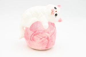 Vntg White Ceramic Kitten Cat Figural Bank White Kitten On Pink Yarn Ball Japan? - Picture 1 of 8