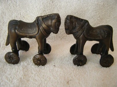 😊 PAR 2 JUGUETES ANTIGUOS DE TEMPLO DE LATÓN MACIZO DE LA INDIA - CABALLO SOBRE RUEDAS BONITO DETALLE 3PT8 Foto 1 de 4