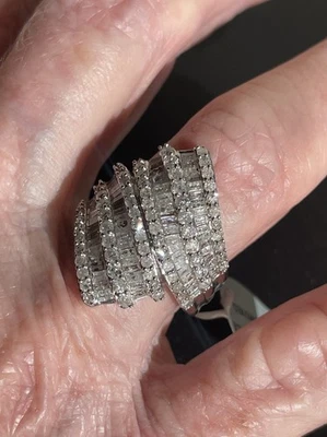 Anillo de derivación con racimo de diamantes de 2 CTW. Foto 1 de 4