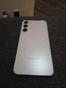 Samsung Galaxy S23 à vendre - Photo 1 sur 8