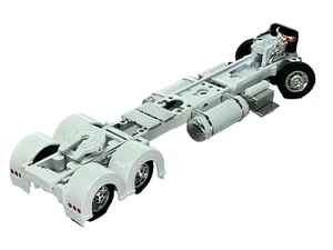 1/64 DCP PARTS WHITE 300" PETERBILT 359/379/389 CHASSIS W/ SHOW FENDERS - Picture 1 of 4