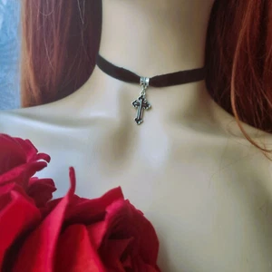 Black Velvet Ribbon Choker Necklace with Black Gothic Cross Pendant For Women UK - Picture 1 of 2