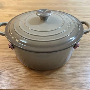 LE CREUSET Cocotte Ronde 24 with plastic pin - Picture 1 of 5
