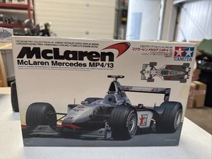 Tamiya 1/20 20046 McLaren Mercedes MP4/13 - komplett - Bild 1 von 3