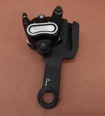 2020-2024 Harley Davidson Low Rider ST FXLRST Rear Brake Caliper Mount Bracket Foto 1 de 4