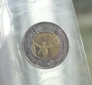 Moneda de 2 dólares de Canadá 2014 Toonie Wait For Me, papá UNC en violonchelo de Canadian Mint - Imagen 1 de 2