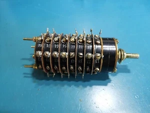 Interruptor giratorio UND LAB 8 polos 7 posiciones 5A 30V CC - Imagen 1 de 6