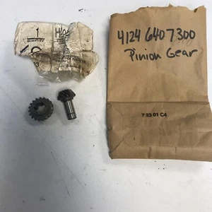 OEM STIHL FS76 FS81 FS88 GEARBOX CASE HEAD PINION GEAR ASSY. 4124 640 7300 NEW - Picture 1 of 5