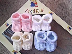 Baby Blue, Pink, White Boy Girl Acrylic Knitted Bow Bootees/Booties One Size - Picture 1 of 4