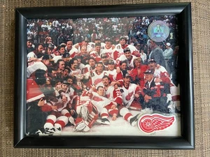 Imagen de hielo enmarcada Detroit Red Wings '97 Stanley Cup Championship Center - Imagen 1 de 3
