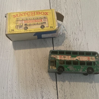 老式火柴盒系列编号 74 戴姆勒巴士 Esso Extra Petrol 莱斯尼英格兰 — 第 1/4 张图片