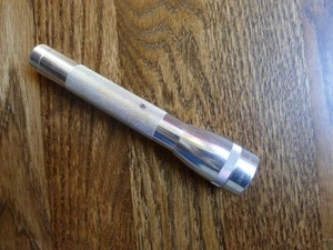 Mini MagLite 2 AA Incandescent Flashlight - Silver - TESTED - WORKING - Bild 1 von 13