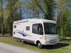 Wohnmobil Carthago M-Liner 6,5 Tonnen Autark - Bild 1 von 14